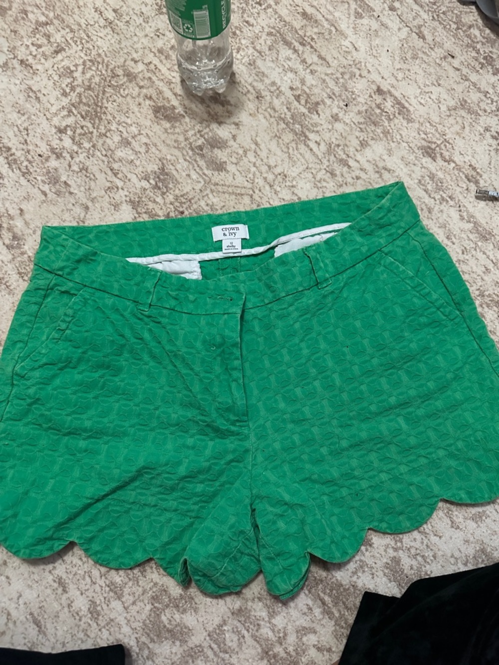 crown & ivy Emerald Green Scallop Hem Women's Shorts